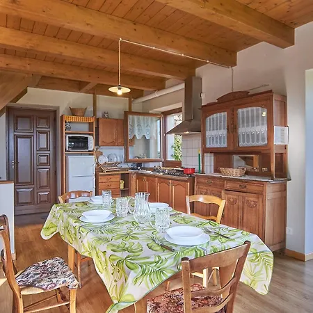 Francia - House With Lake View For 4 People *