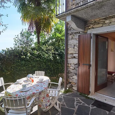 Francia - House With Lake View For 4 People *