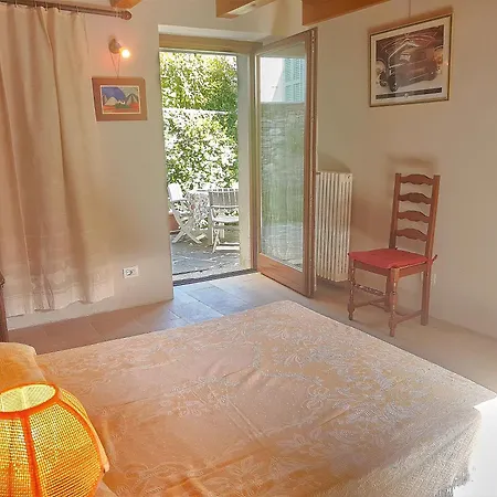 Francia - House With Lake View For 4 People *