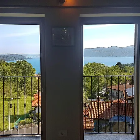 Francia - House With Lake View For 4 People